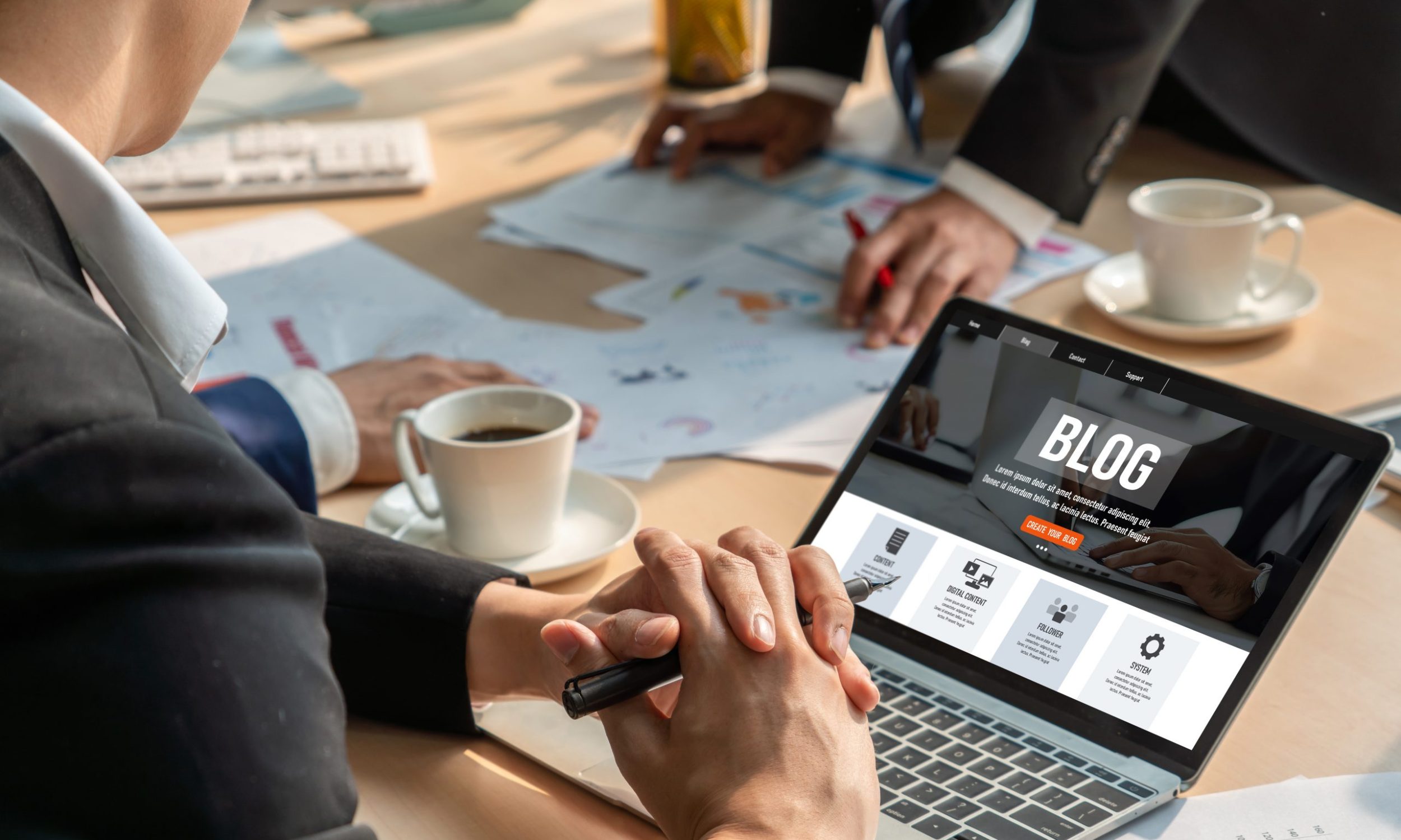 blogging concept, web blog Social Media Information network snugly. social media online content, freelance worker, working online, content creator, blogger, website, reading blog online on computer